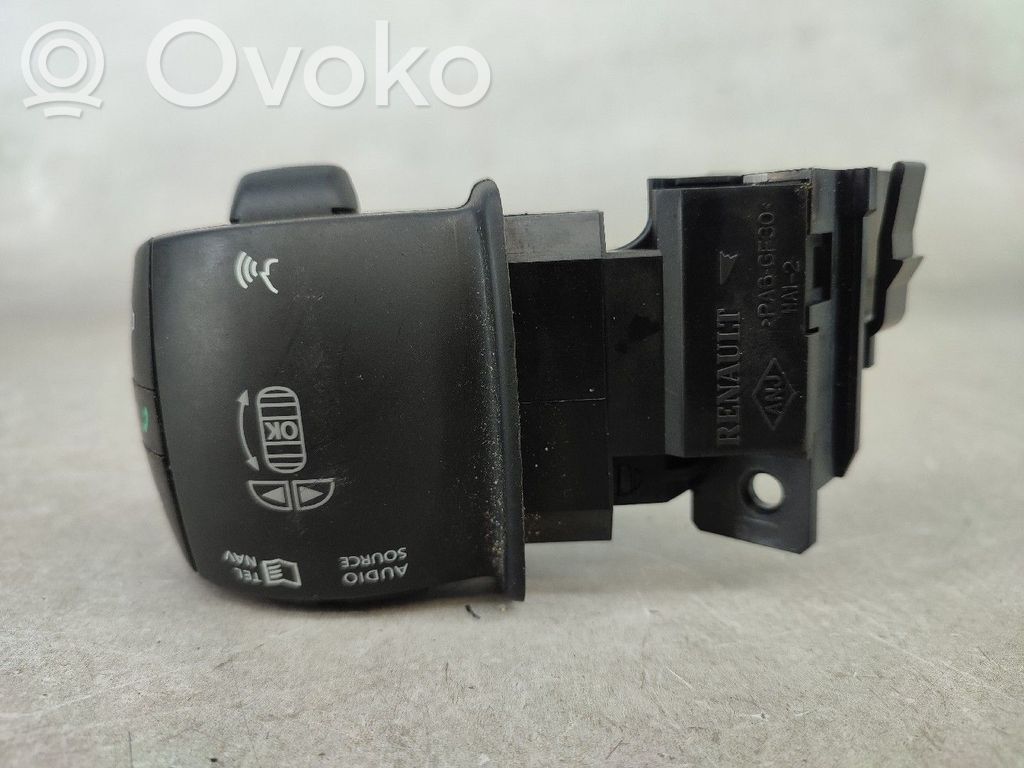 Renault Megane III Przyciski / Przełącznik regulacji głośności 