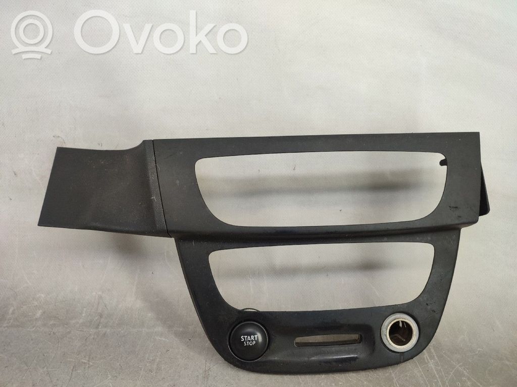Renault Megane III Rămă unitate radio/GPS 