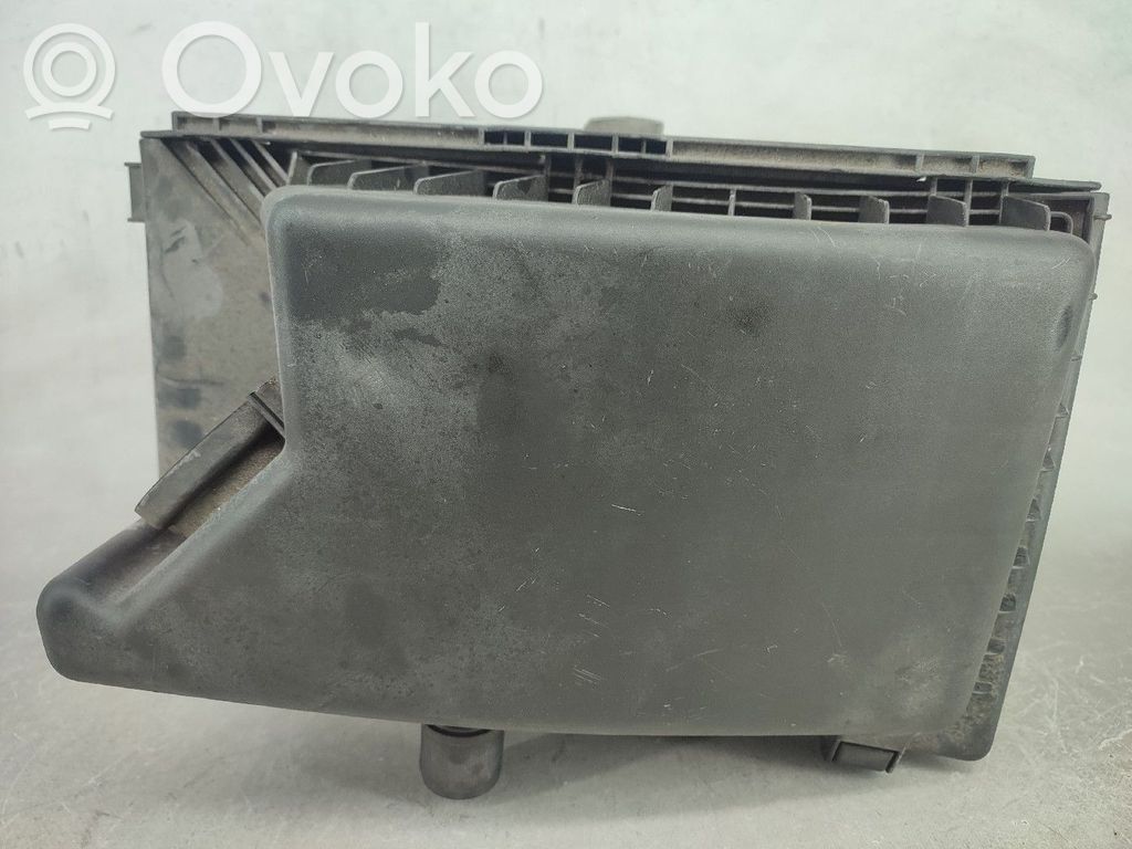 Air filter box   9142730