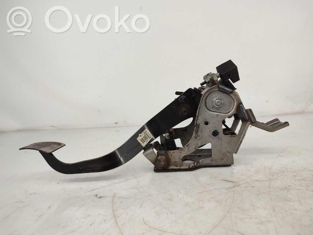 Pedal de embrague   328023Z700