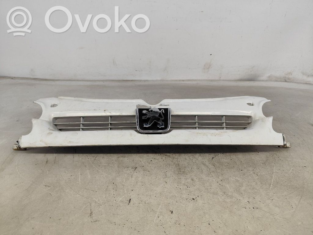 Kühlergrill   9618254777