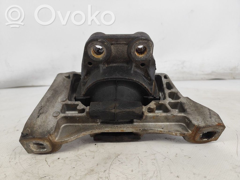 Volvo V50 Engine mount bracket 