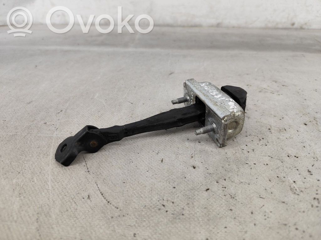Opel Adam Etuoven pidätin 