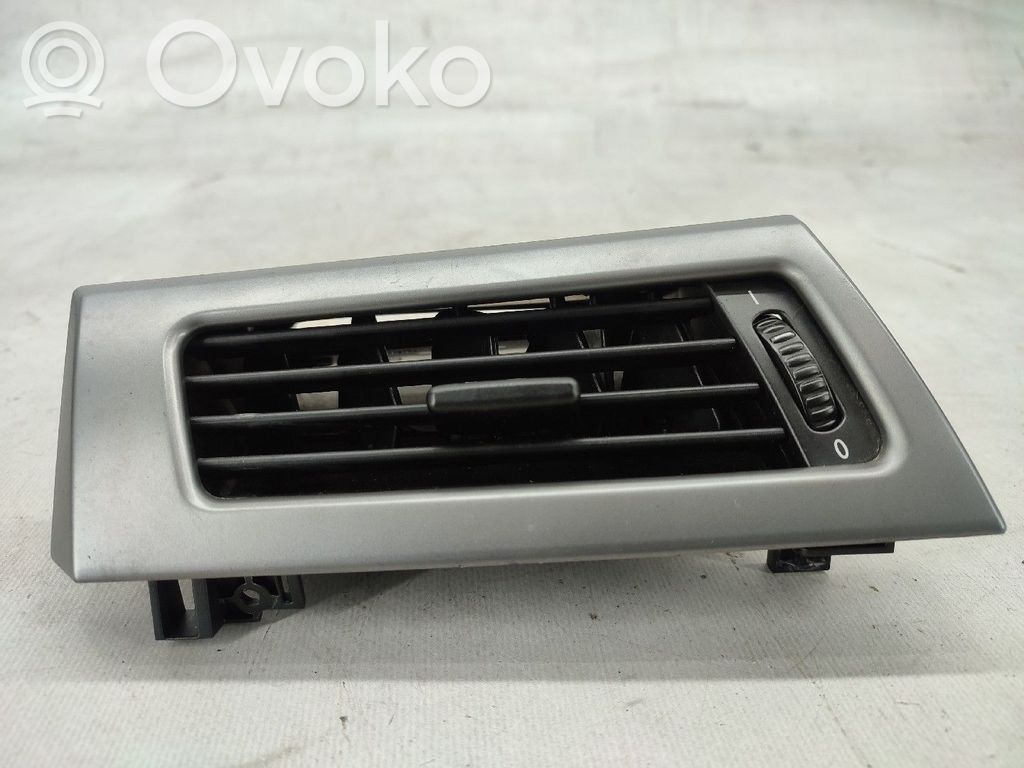 Griglia di ventilazione centrale cruscotto   64226910731