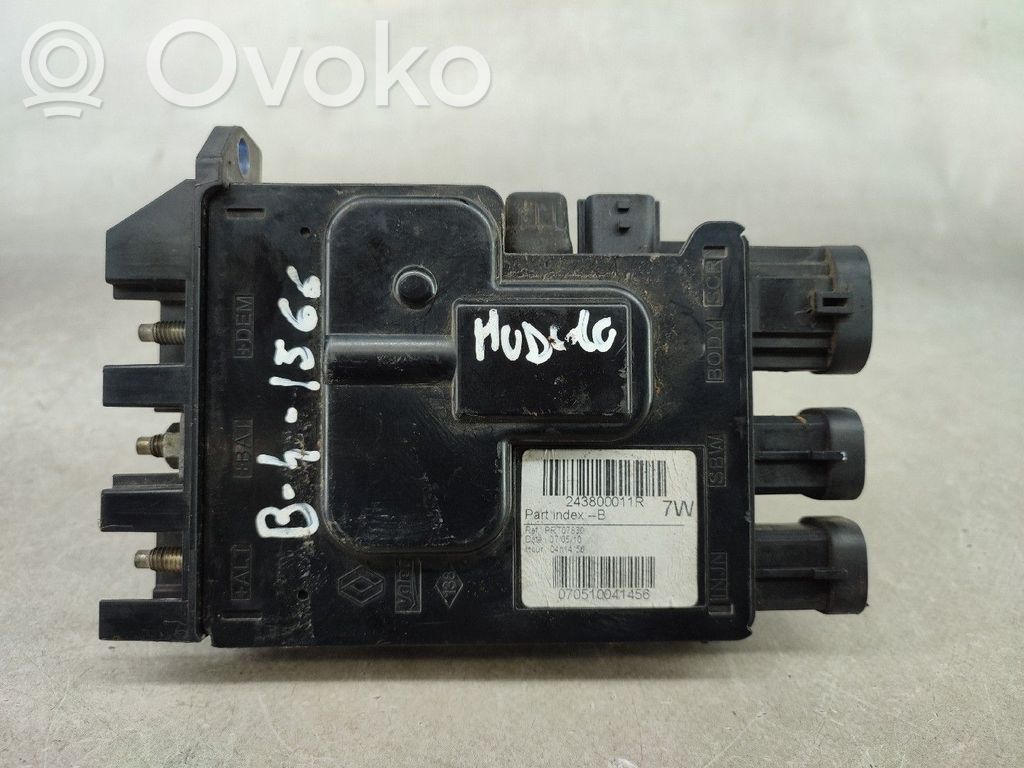 Unidad de control/módulo del motor   243800011R