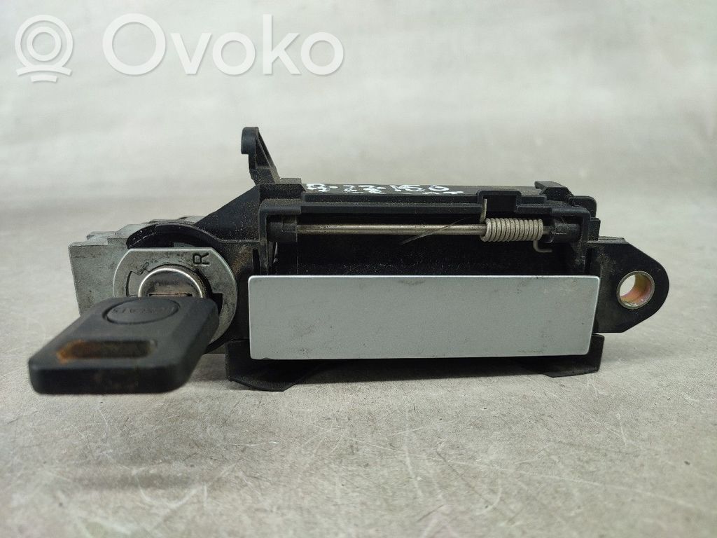 Manecilla externa puerta delantera   4A0837206D