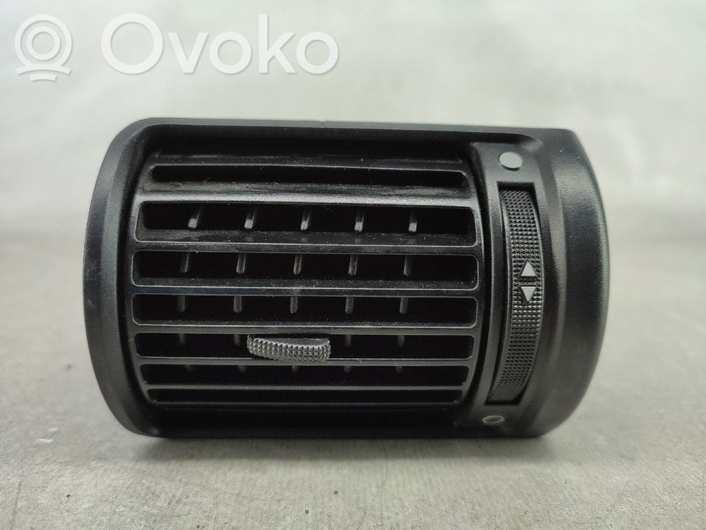 Grilă ventilație centrală   8D1820901
