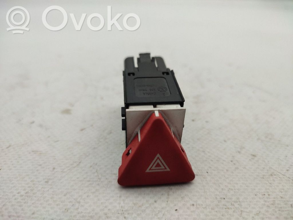 Volkswagen Scirocco Hätävilkkujen kytkin 