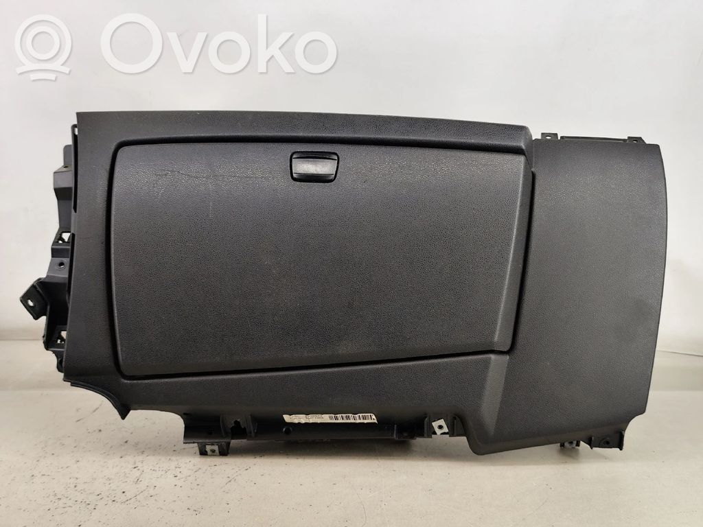 Glove box   712455416,00101040000