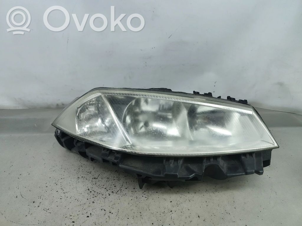 Renault Megane II Lampa przednia 