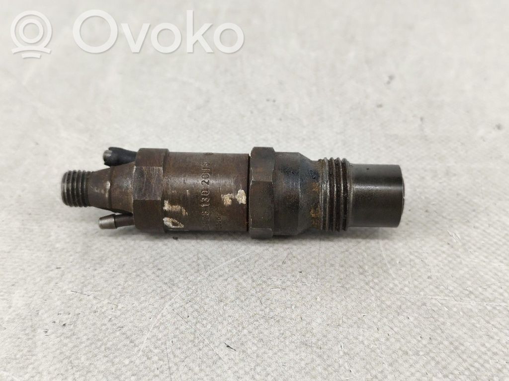 Inyector de combustible   028130201B