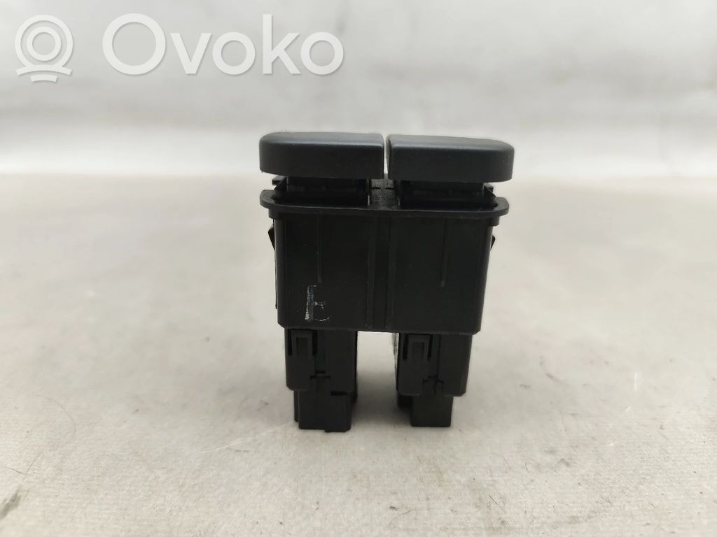 Windscreen/window heater switch   M15522