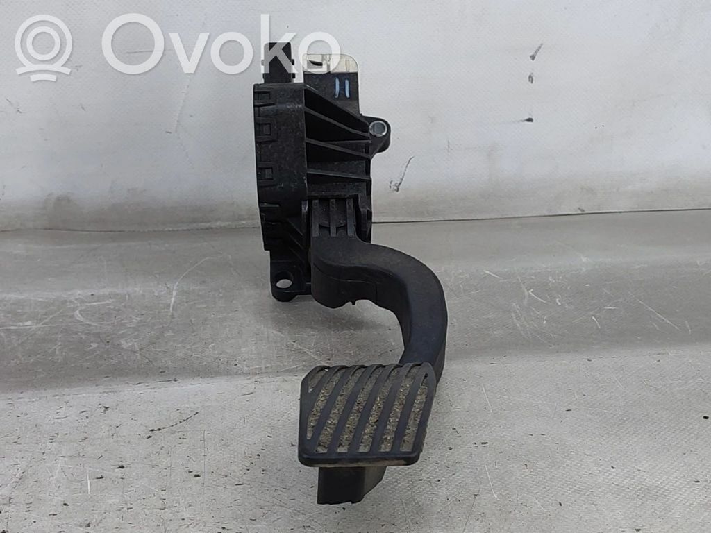 Accelerator throttle pedal   13305804