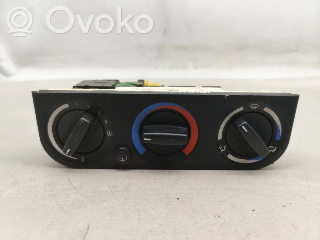 Climate control unit   64118368566
