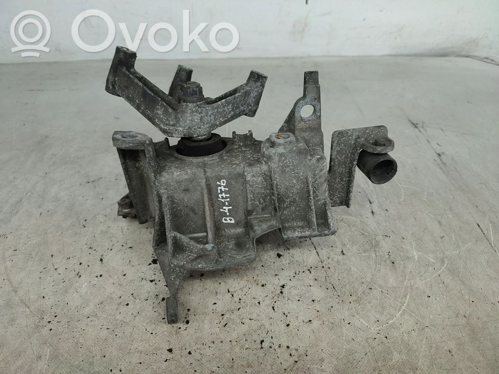 Renault Clio II Engine mount bracket 