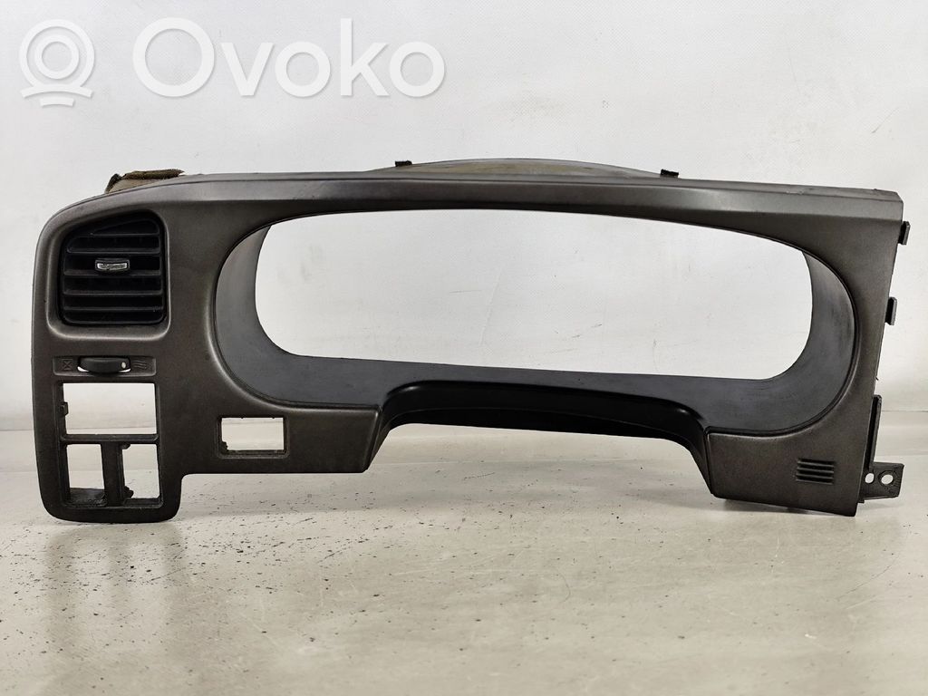 Nissan Primera Cornice cruscotto 