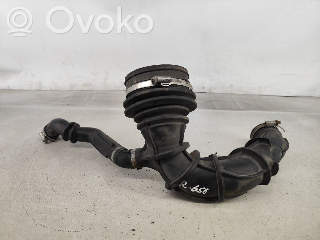 Turboahtimen ilmanoton letku   984F9A613AA,974F9A613AC