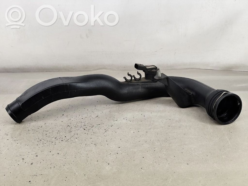 Audi A4 S4 B7 8E 8H Conductă/furtun admisie aer turbosuflantă 