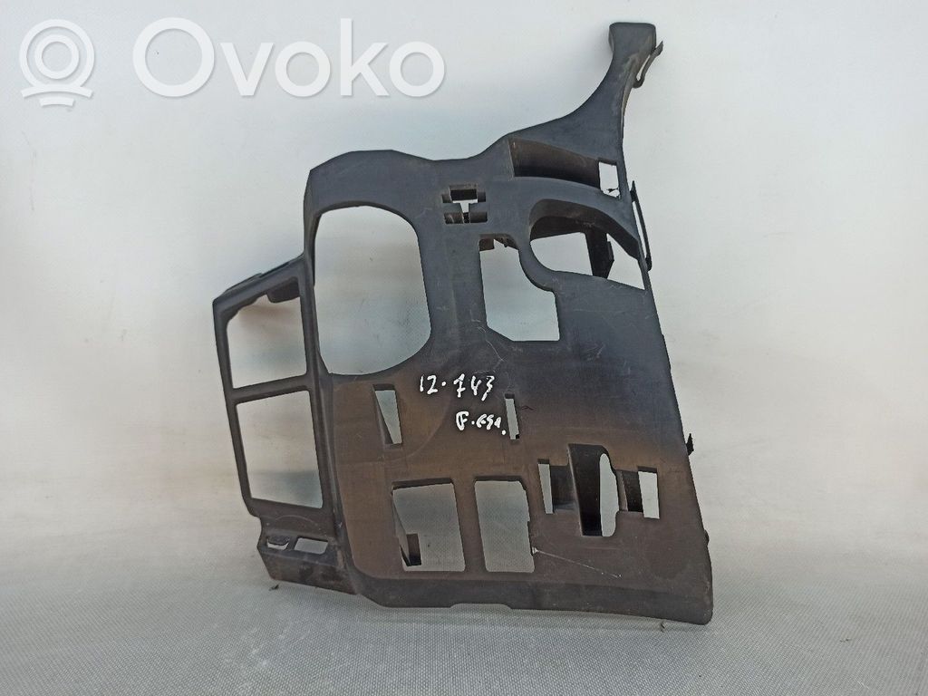 Priekšpusē bampera turētājs   FRENTE,6M2117E857BB,ESQUERDA