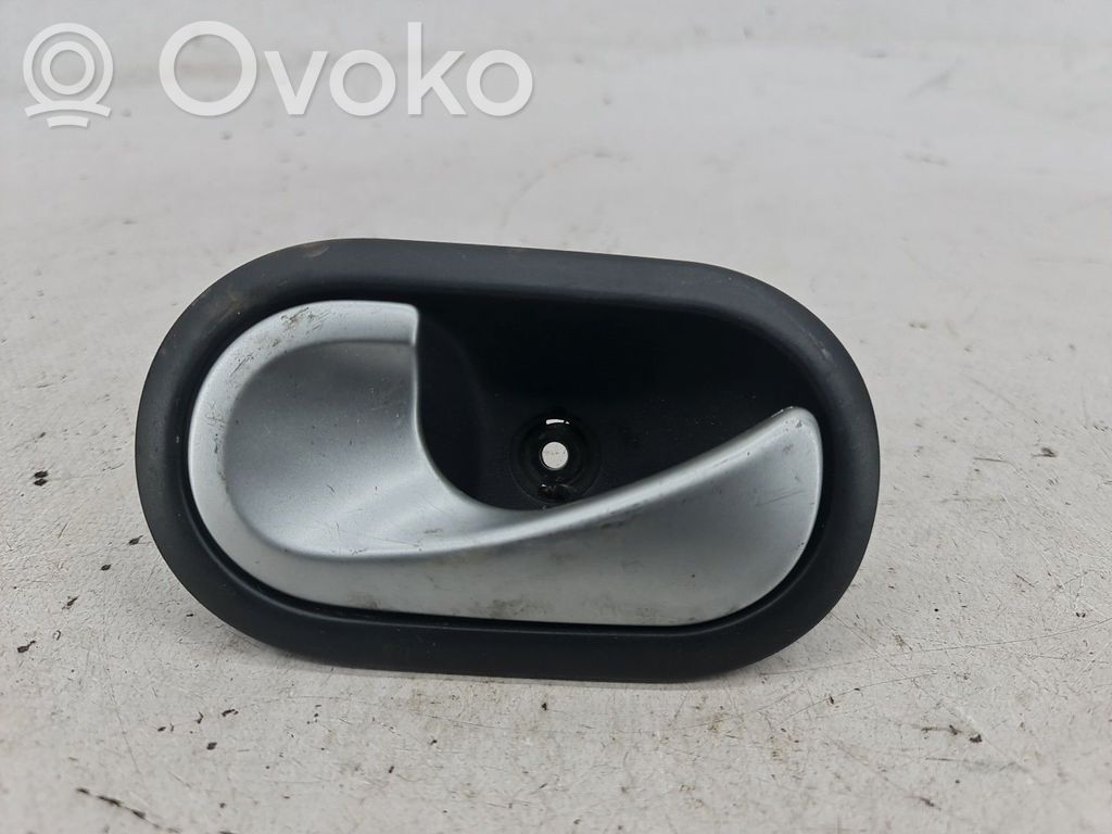 Renault Clio III Manecilla interna puerta delantera 