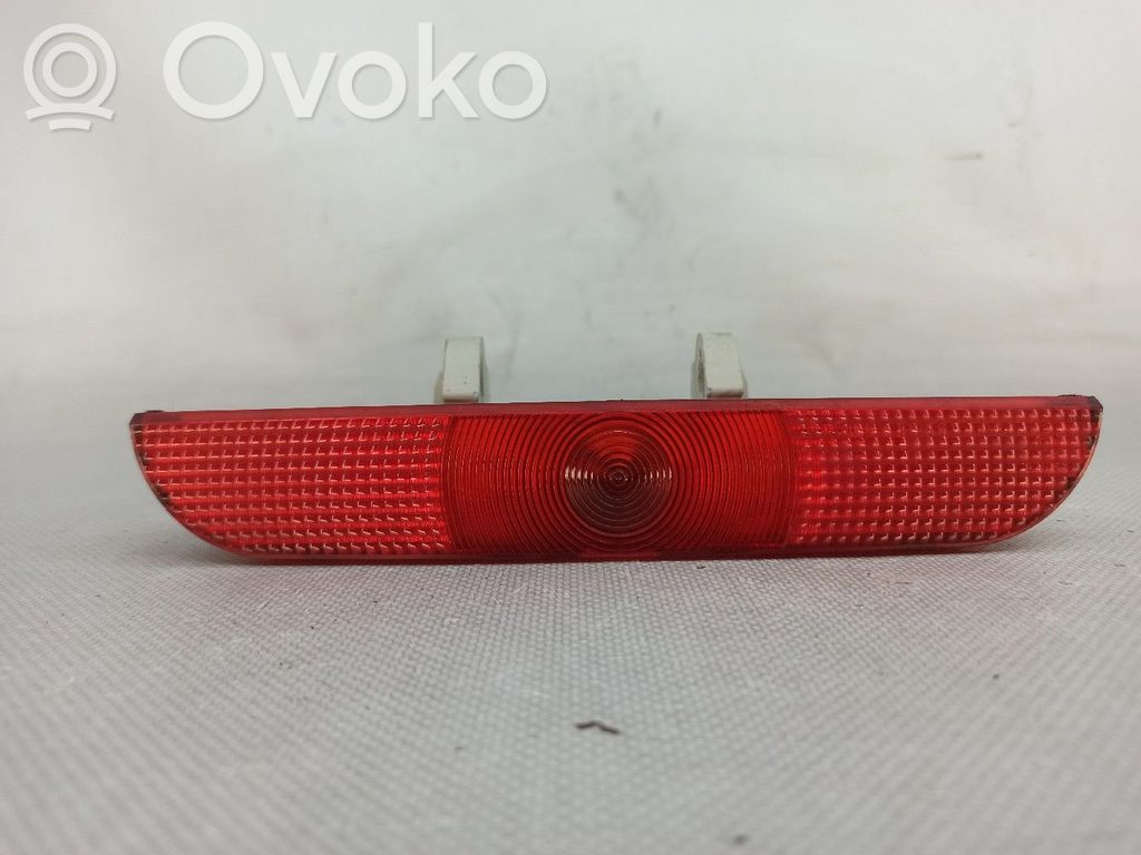 Kolmas/lisäjarruvalo   P3591,2PINOS