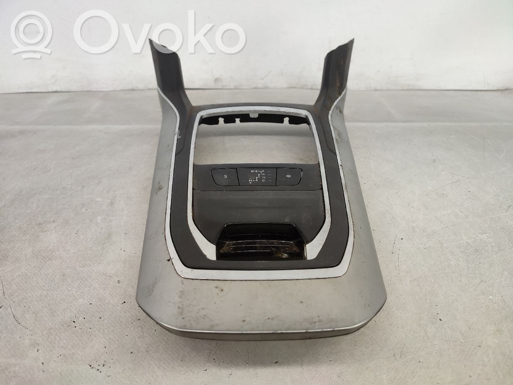Peugeot 308 Verkleidung Radio / Navigation 