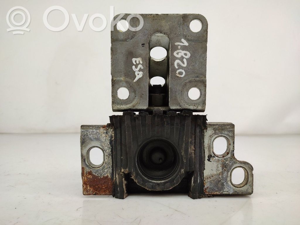 Engine mount bracket   ESQUERDO,1346984080