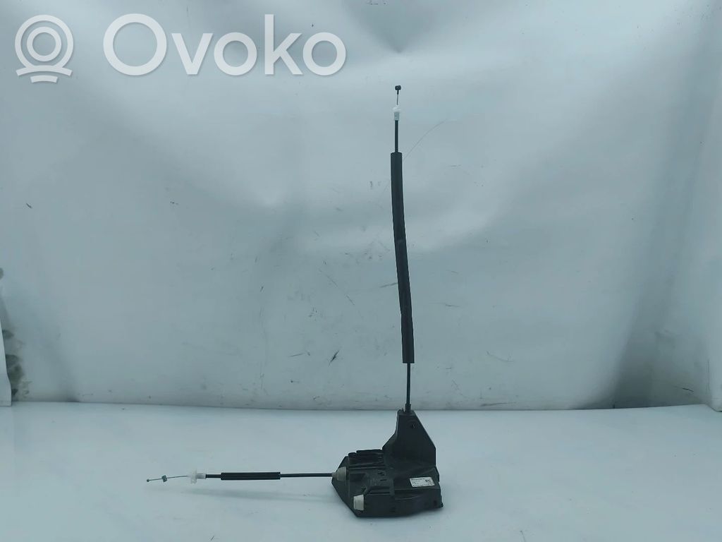 Priekšpusē slēdzene   J9D3203A28DD,6PINOS,C75718102