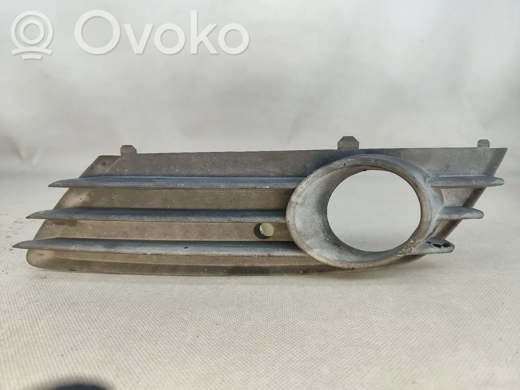 Opel Astra H Grotelės priekinės 