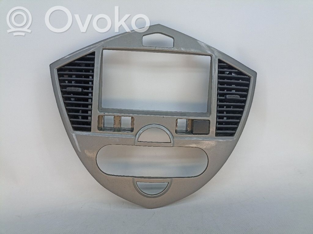 KIA Carens II Mascherina unità principale autoradio/GPS 