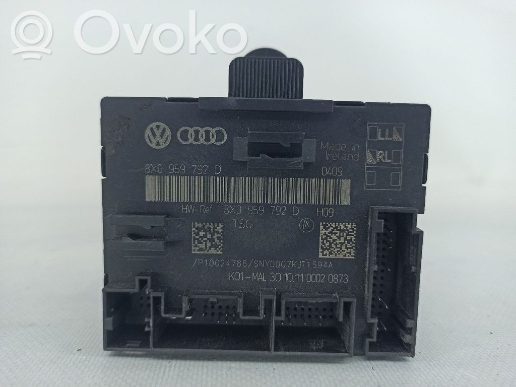 Sterownik / Moduł ECU   8X0959792D,DIREITA,FRENTE