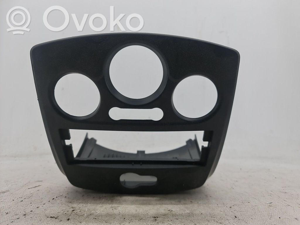 Renault Clio III Radiouztvērēja / navigācija dekoratīvā apdare 