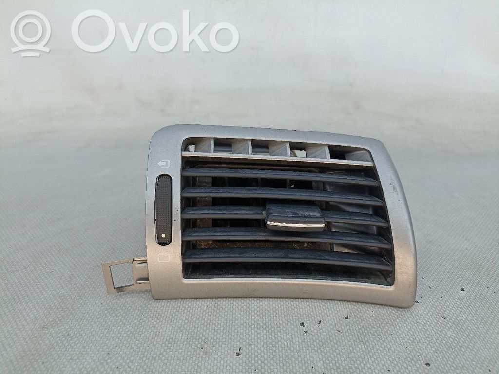 Peugeot 407 Griglia di ventilazione centrale cruscotto