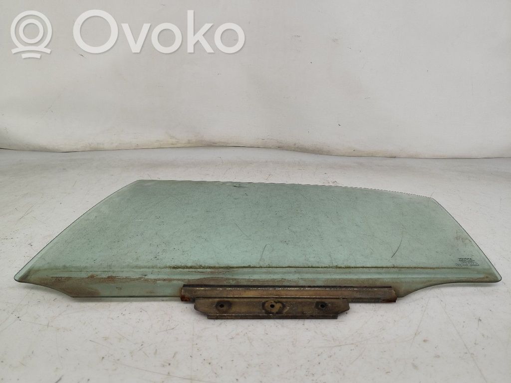 Toyota Corolla Verso E121 Vetro del finestrino della portiera posteriore 