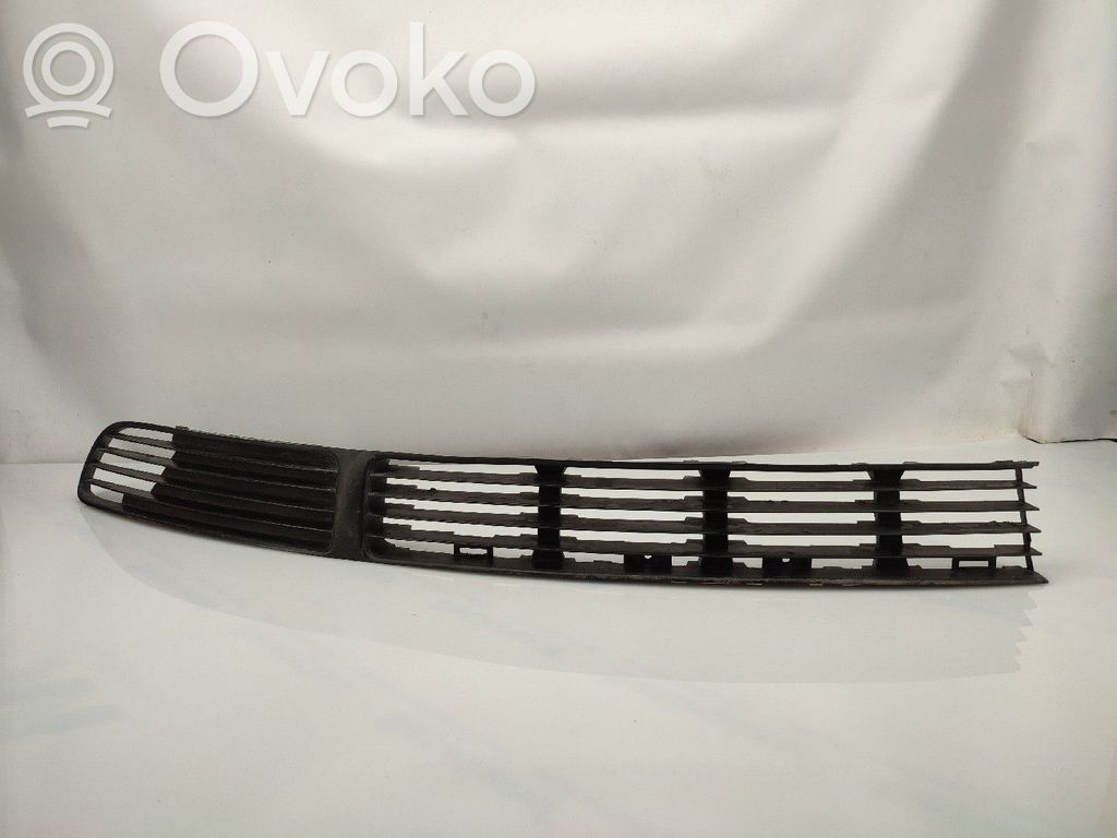 Atrapa chłodnicy / Grill   3B0853671,ESQUERDA