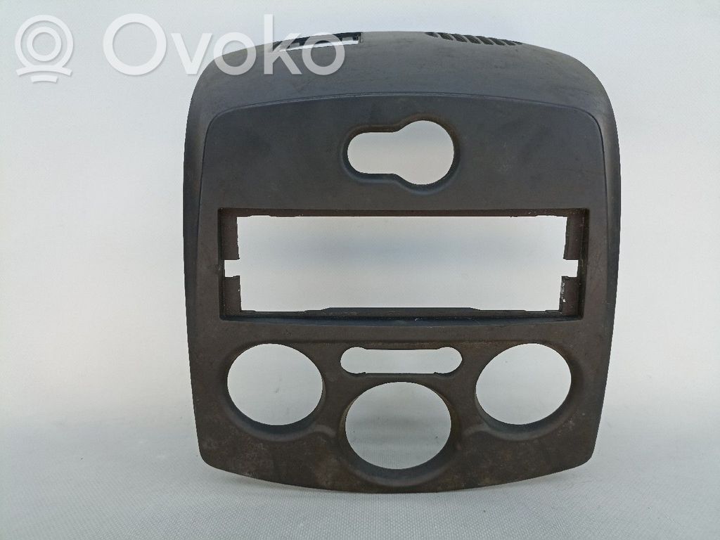 Renault Clio III Konsola środkowa / Radio / GPS 