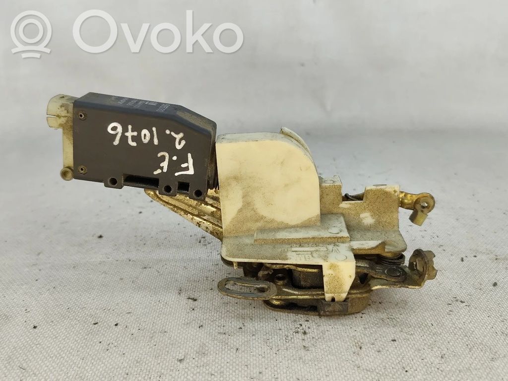 Priekšpusē slēdzene   90452381,5PINOS,90449072,PISTOLA