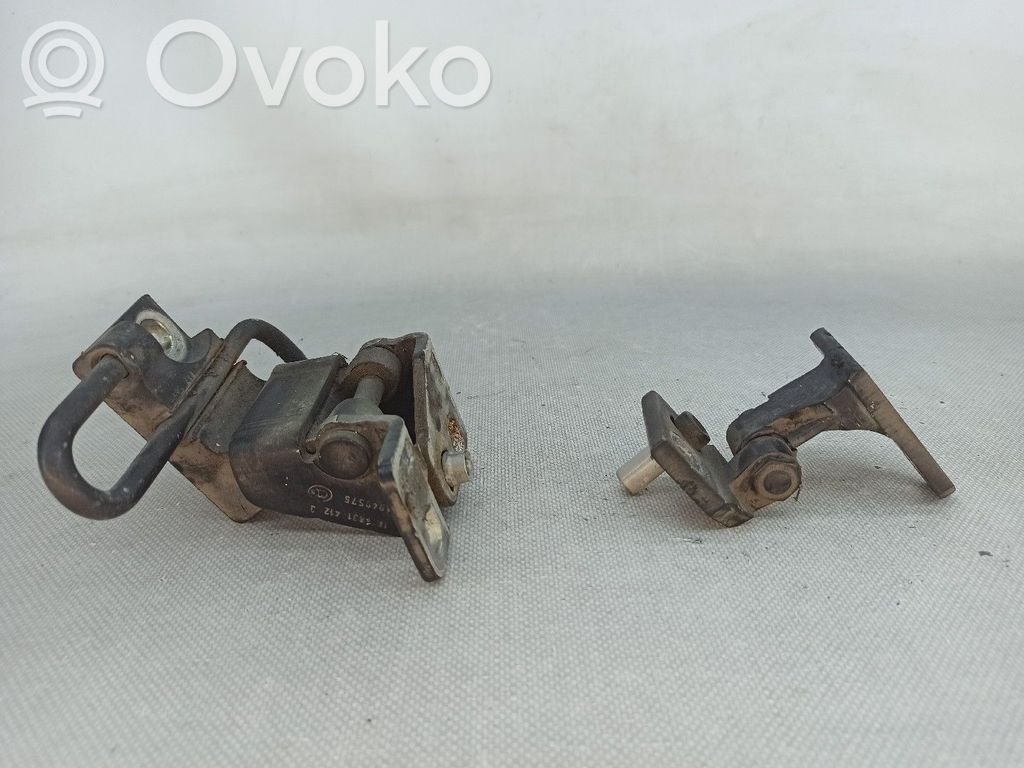 Etuoven pidätin   FRENTE,1K0831402L,1K0831412J,DIREITA