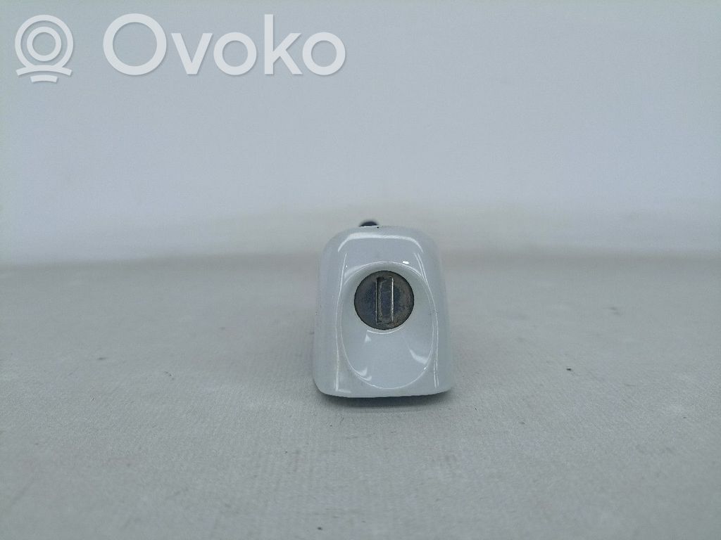 Audi A1 Etuoven lukko (kahvan vieressä) 