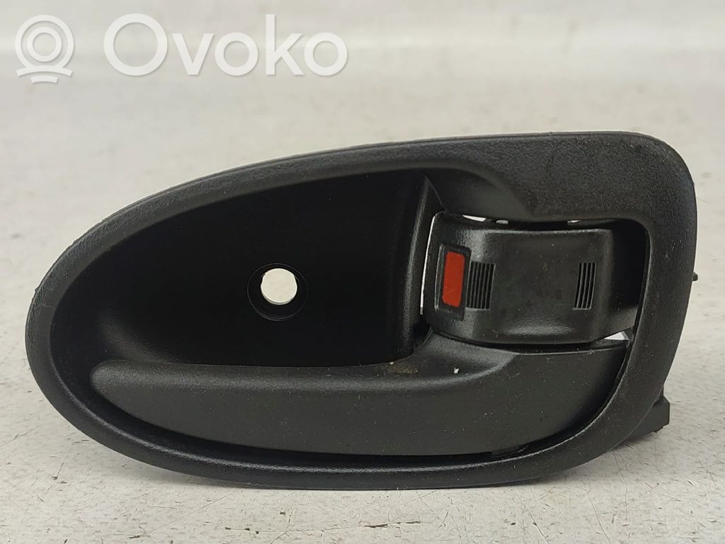 Manecilla interna puerta trasera   692050D90,692050D100