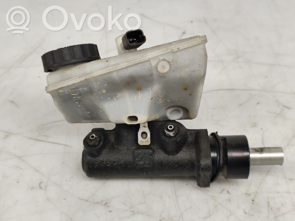 Clutch master cylinder   221573
