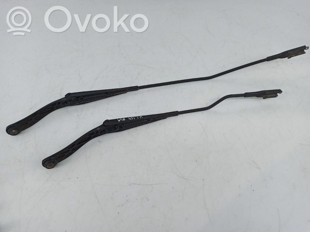 Fiat Punto Evo Priekinio stiklo valytuvų kojelė 