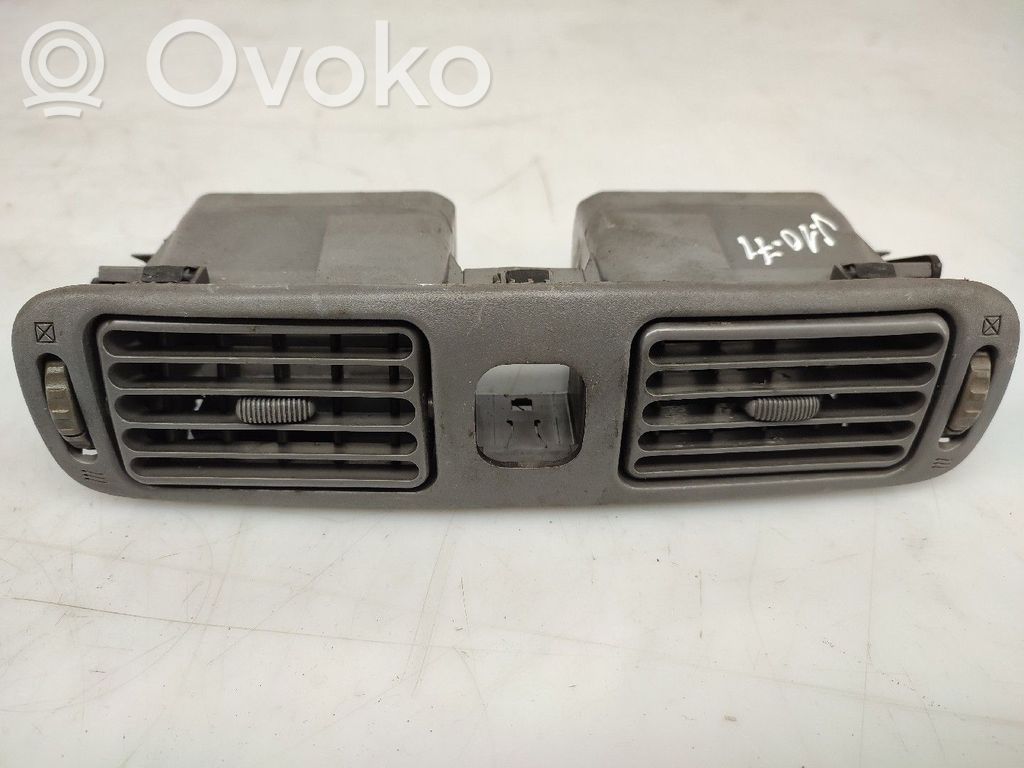 Toyota Corolla E110 Центральная воздушная решётка 