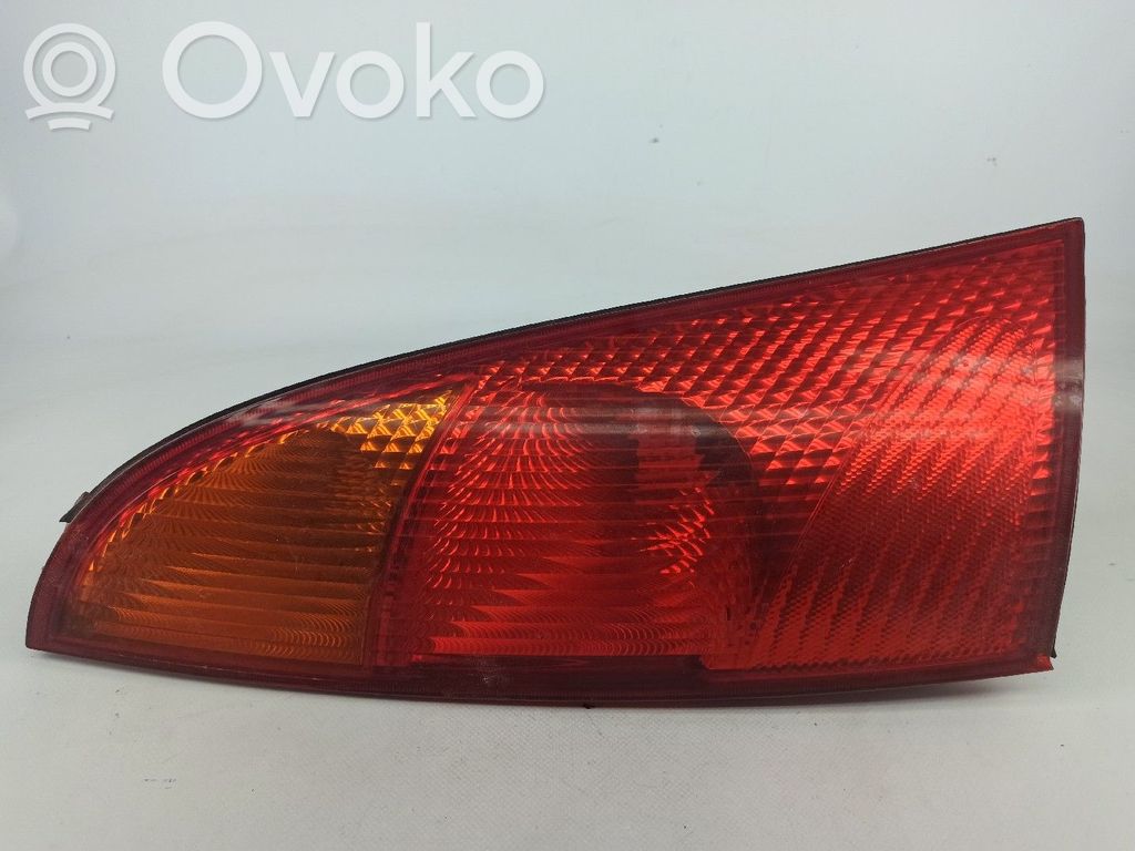 Tailgate rear/tail lights   FALTA,CASQUILHO