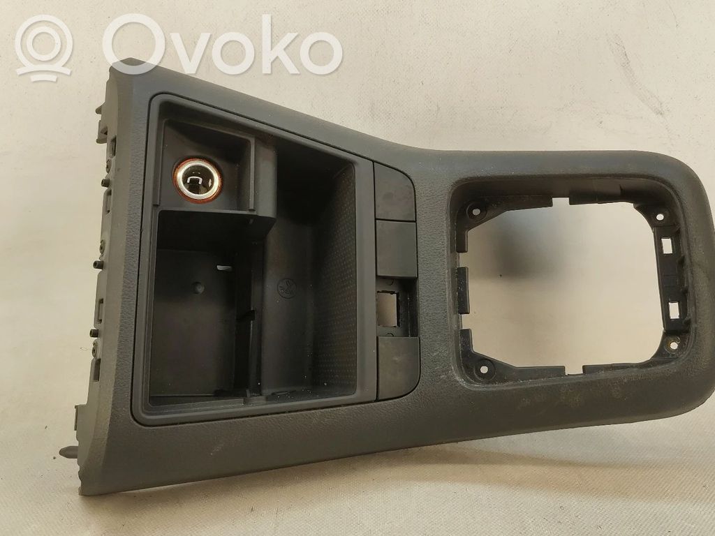 Centrālā konsole   5M1857961E,5M1857307C,5M1863487,ISQUEIRO