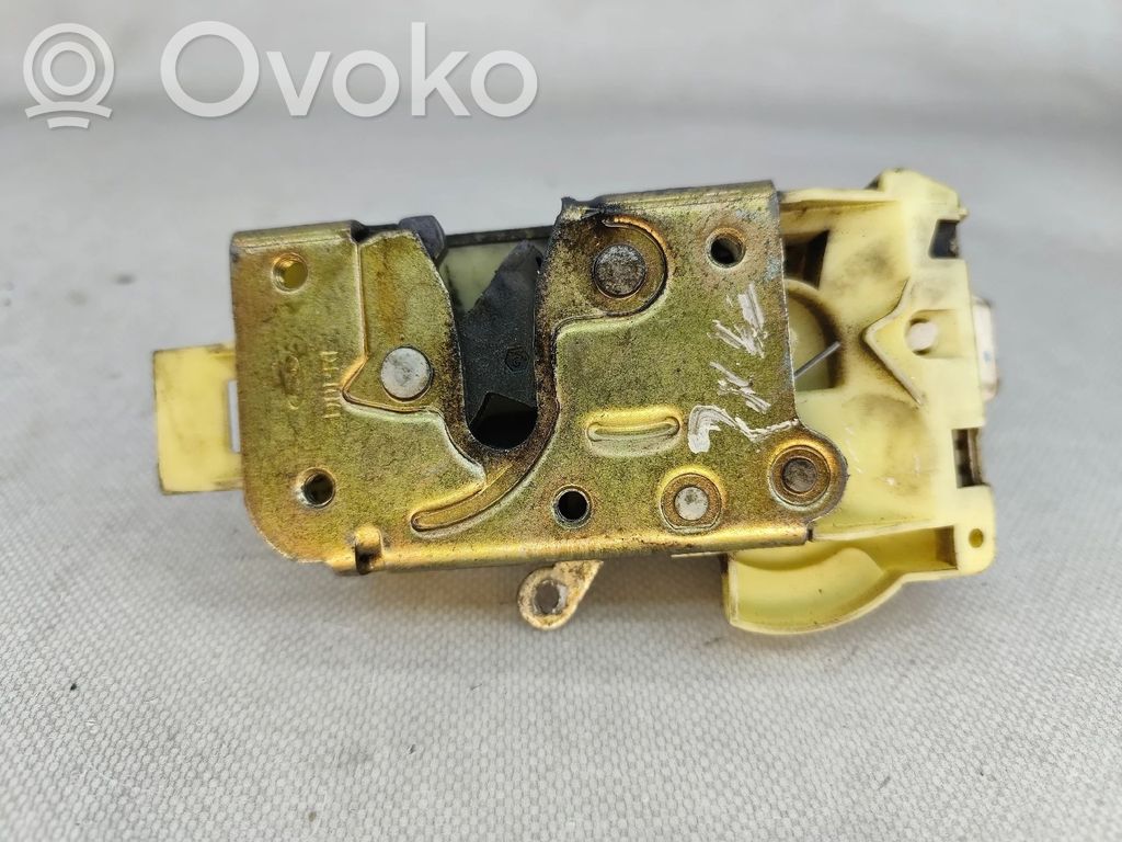 Priekšpusē slēdzene   XS41A21813CA,5PINOS