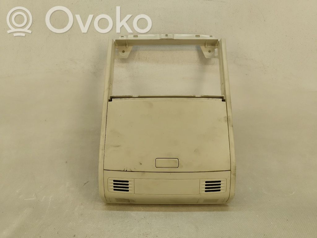 Volkswagen PASSAT B8 Laikiklis (kronšteinas) 