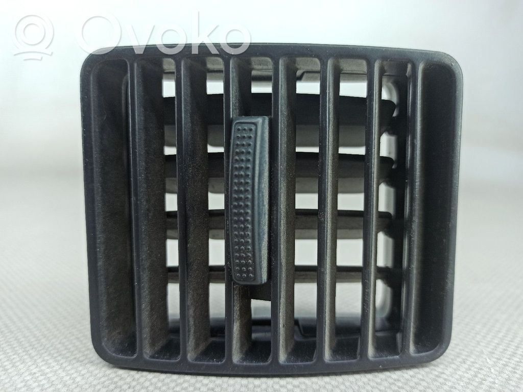 Grille d'aération centrale