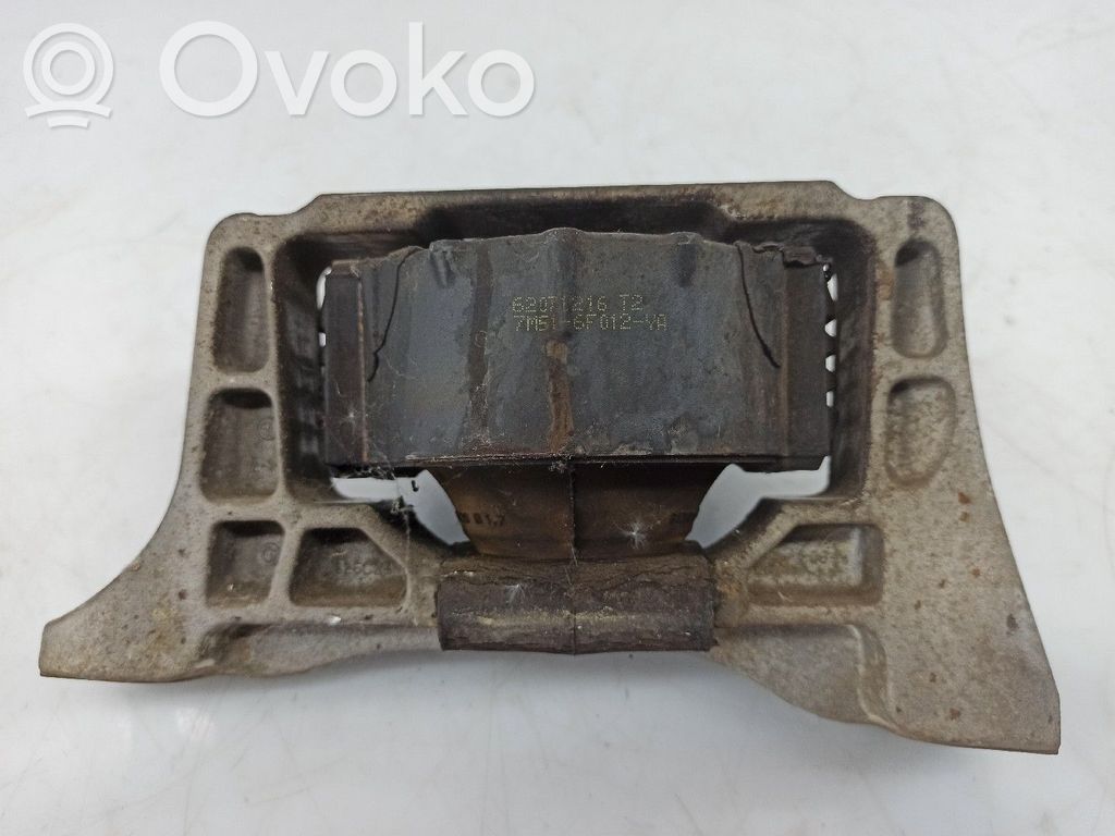 Soporte de montaje del motor   7M516F012YA