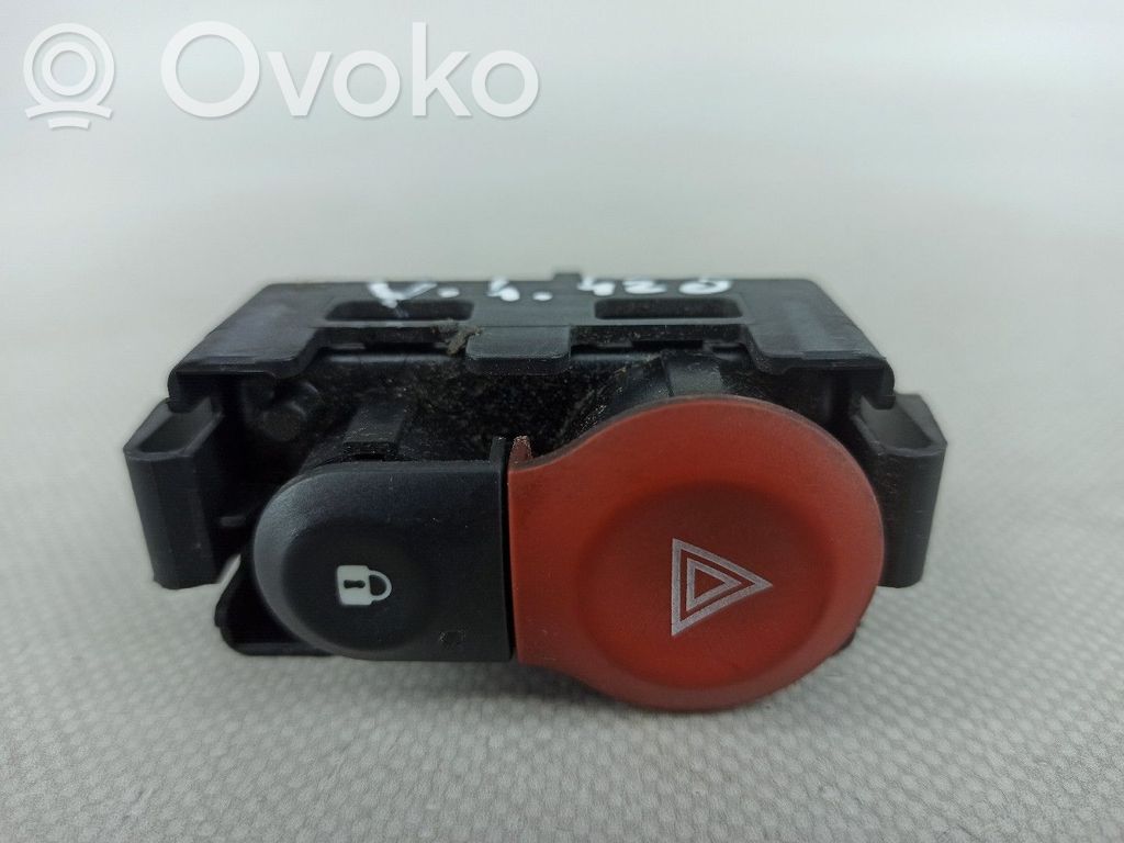 Hazard light switch   8200214896,8200483813,BLOCOBOTOES